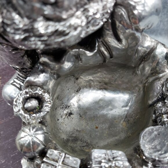 Detailed Silver Santa Claus Collectible Sculpture With Intricate Gift Basket - Picture 6 of 13